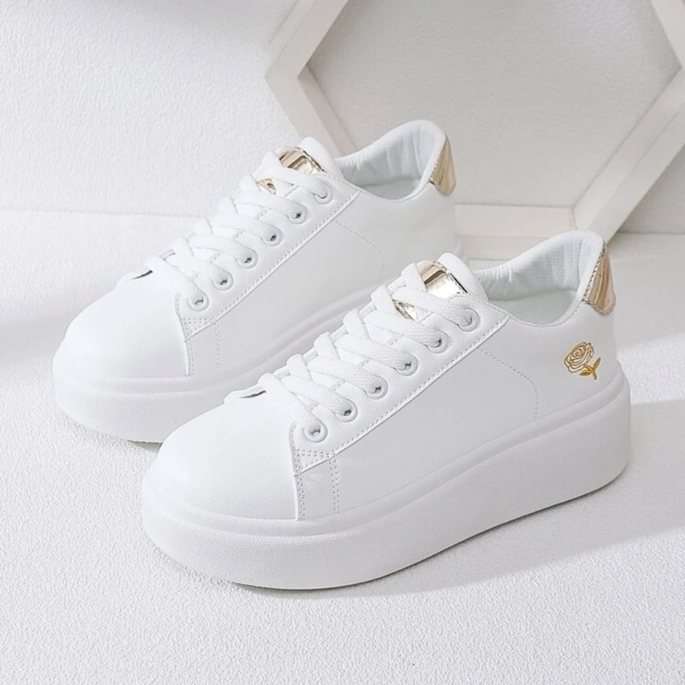 NEW WHITE SNEAKERS